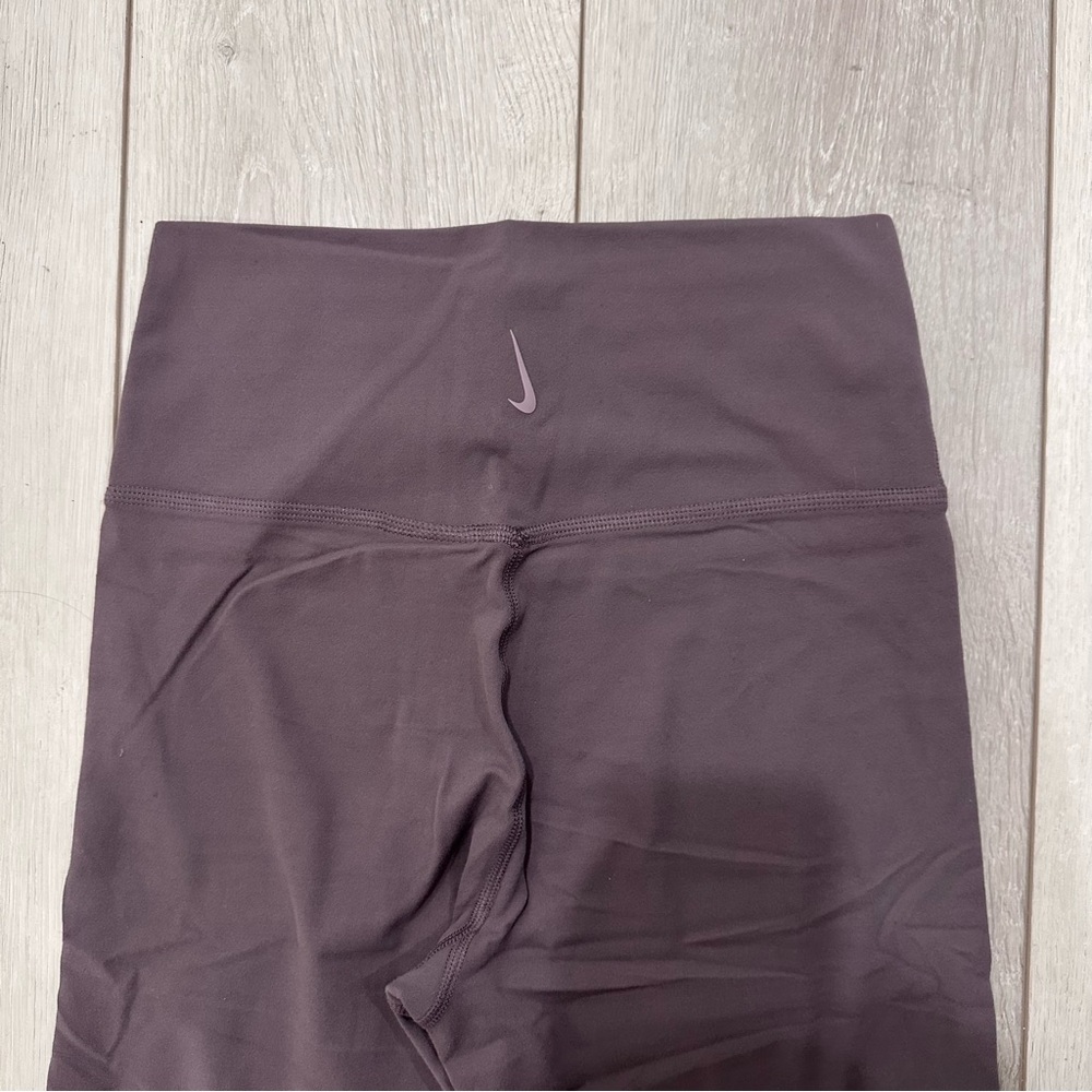Nike Yoga Dri Fit 7/8 Leggings Thighs M-L Purple Gray
